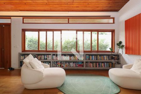 Espaço de leitura  de casa à venda com 3 quartos, 315m² em Pinheiros, São Paulo