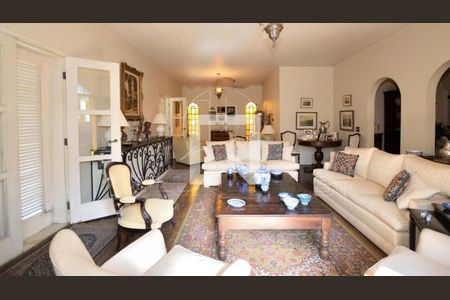 Casa à venda com 4 quartos, 261m² em Alto de Pinheiros, São Paulo