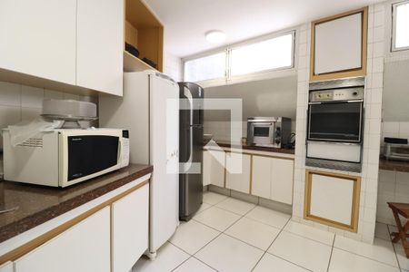 Cozinha de casa para alugar com 3 quartos, 360m² em Lídice, Uberlândia