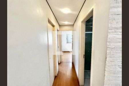Corredor de apartamento à venda com 3 quartos, 50m² em Vila Basileia, São Paulo