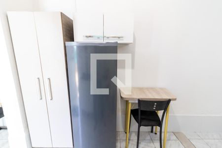 Sala/Cozinha de kitnet/studio para alugar com 1 quarto, 21m² em São José, Porto Alegre