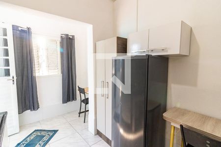 Sala/Cozinha de kitnet/studio para alugar com 1 quarto, 21m² em São José, Porto Alegre
