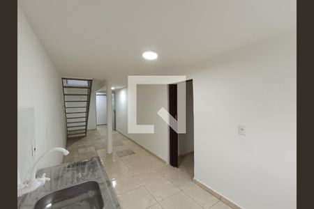 Sala/Cozinha de kitnet/studio para alugar com 1 quarto, 55m² em Parque Imperial, São Paulo
