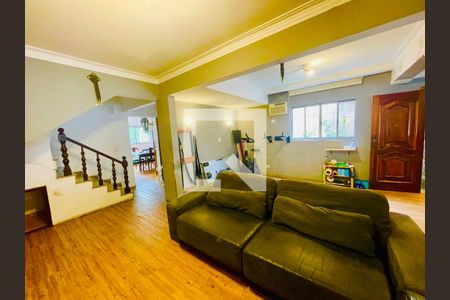 Sala de casa à venda com 4 quartos, 211m² em Jardim Paraventi, Guarulhos