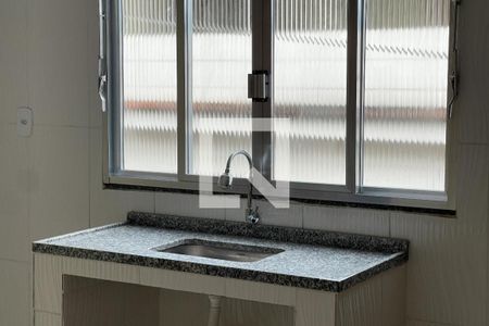 Sala/Cozinha de casa para alugar com 2 quartos, 42m² em Santa Cruz da Serra, Duque de Caxias