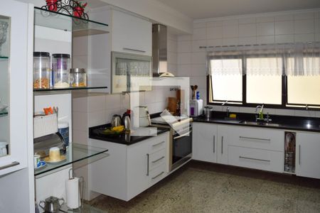 Cozinha e Área de Serviço de apartamento à venda com 4 quartos, 195m² em Vila Gomes Cardim, São Paulo