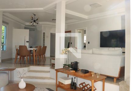 Sala de casa de condomínio para alugar com 4 quartos, 380m² em São Paulo Ii, Cotia