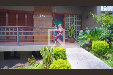 Entrada casa  de casa à venda com 3 quartos, 274m² em Medianeira, Porto Alegre