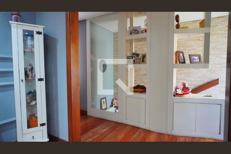 Sala 2 de casa para alugar com 4 quartos, 274m² em Medianeira, Porto Alegre