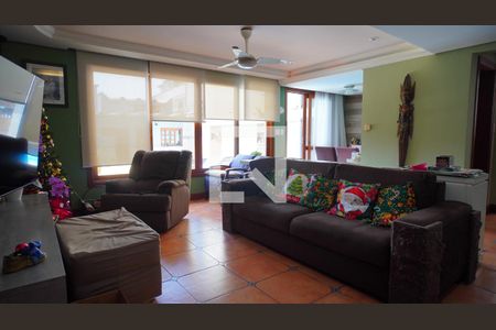 Sala 1 de casa para alugar com 4 quartos, 274m² em Medianeira, Porto Alegre