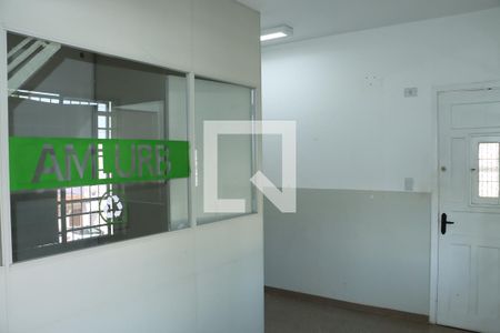 Casa para alugar com 3 quartos, 277m² em Jardim Arabutan, Embu das Artes