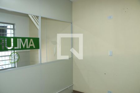 Casa para alugar com 3 quartos, 277m² em Jardim Arabutan, Embu das Artes