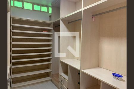 Closet da suíte de casa à venda com 5 quartos, 350m² em Rondônia, Novo Hamburgo