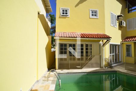 Piscina de casa de condomínio à venda com 4 quartos, 300m² em Barra da Tijuca, Rio de Janeiro