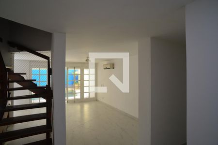 Sala de casa de condomínio à venda com 4 quartos, 300m² em Barra da Tijuca, Rio de Janeiro