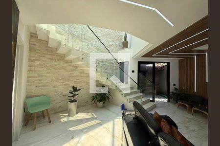 Casa à venda com 3 quartos, 209m² em Camboinhas, Niterói