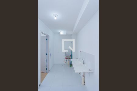 Sala, cozinha e área de serviço de apartamento para alugar com 2 quartos, 32m² em Vila Pereira Cerca, São Paulo