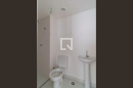 Banheiro da Suíte de apartamento para alugar com 1 quarto, 27m² em Parque Industrial Tomas Edson, São Paulo