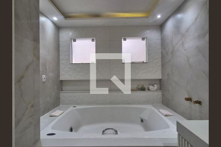 Banheiro suite 3 de casa de condomínio à venda com 5 quartos, 350m² em Recreio dos Bandeirantes, Rio de Janeiro