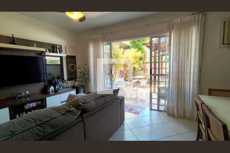 Sala de casa de condomínio à venda com 4 quartos, 140m² em Vargem Pequena, Rio de Janeiro