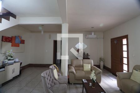 Sala 1 de casa à venda com 3 quartos, 240m² em Estância Velha, Canoas
