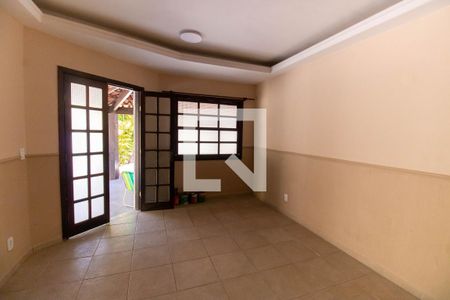 Sala de casa de condomínio à venda com 3 quartos, 140m² em Pendotiba, Niterói