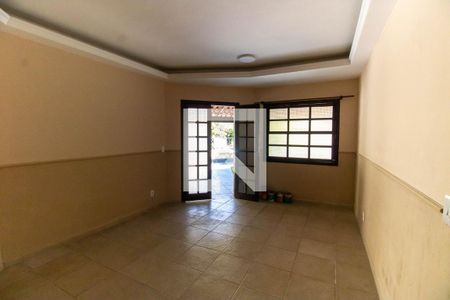 Sala de casa de condomínio à venda com 3 quartos, 140m² em Pendotiba, Niterói