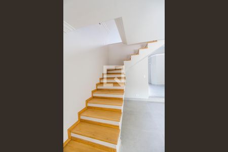 Escada de casa de condomínio à venda com 5 quartos, 507m² em Tamboré, Santana de Parnaíba