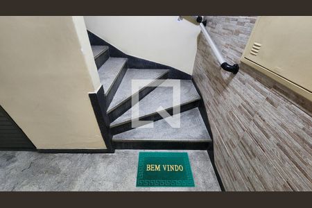 Escada de apartamento para alugar com 2 quartos, 65m² em Marapé, Santos