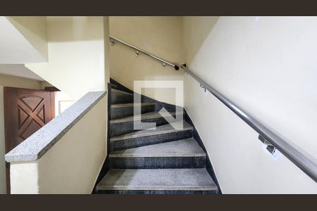 Escada de apartamento para alugar com 2 quartos, 65m² em Marapé, Santos