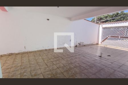 Quintal 1 de casa para alugar com 3 quartos, 250m² em Jardim Carlos Cooper, Suzano