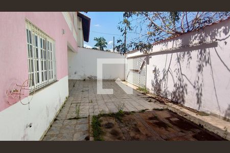 Quintal 1 de casa para alugar com 3 quartos, 250m² em Jardim Carlos Cooper, Suzano