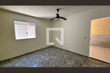 Sala de casa de condomínio para alugar com 2 quartos, 130m² em Vargem Pequena, Rio de Janeiro