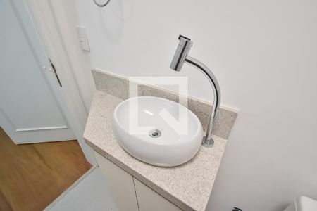 Lavabo de casa para alugar com 5 quartos, 330m² em Jardim da Gloria, São Paulo