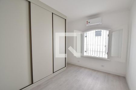 Suíte 1 de casa para alugar com 5 quartos, 330m² em Jardim da Gloria, São Paulo