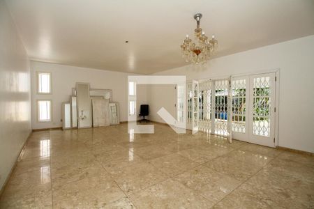 Sala de Estar de casa à venda com 4 quartos, 400m² em Vila Madalena, São Paulo