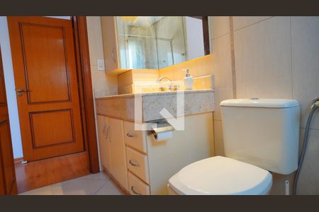Banheiro suite  de apartamento à venda com 2 quartos, 84m² em Menino Deus, Porto Alegre