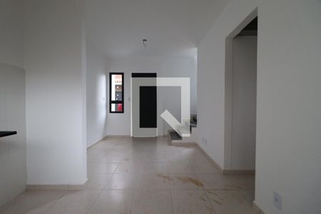 Cozinha de casa de condomínio para alugar com 2 quartos, 55m² em Parque Residencial Candido Portinari, Ribeirão Preto