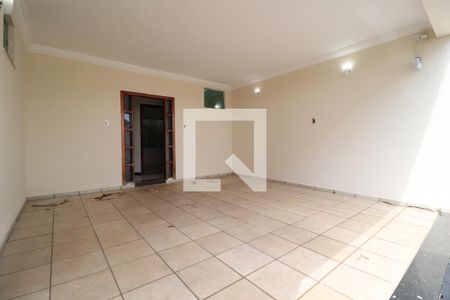 Garagem de casa para alugar com 4 quartos, 219m² em Vigilato Pereira, Uberlândia