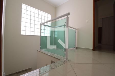 Hall dos Quartos de casa para alugar com 2 quartos, 102m² em Vila Homero Thon, Santo André