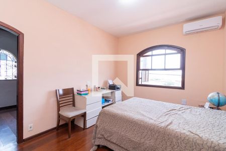 Suíte de casa à venda com 3 quartos, 308m² em Jardim Piratininga, São Paulo