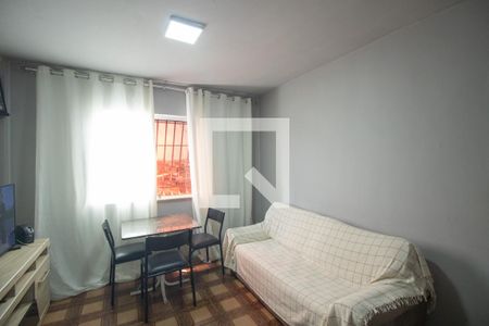 Sala de apartamento para alugar com 2 quartos, 52m² em Colubandê, São Gonçalo