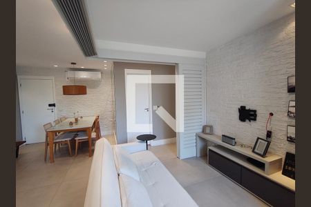 Sala de estar  de apartamento à venda com 2 quartos, 70m² em Barra Olímpica, Rio de Janeiro