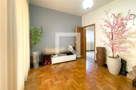 Casa à venda com 2 quartos, 400m² em Sagrada Família, Belo Horizonte