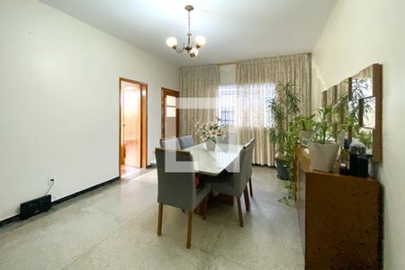 Casa à venda com 2 quartos, 400m² em Sagrada Família, Belo Horizonte