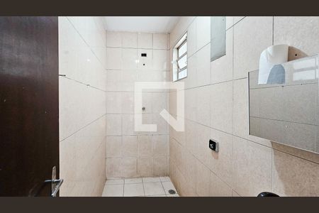 Banheiro de casa para alugar com 1 quarto, 35m² em Vila Menck, Osasco