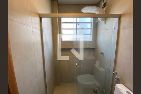 Banheiro de kitnet/studio para alugar com 1 quarto, 28m² em República, São Paulo