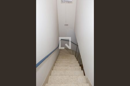 Escada de casa para alugar com 2 quartos, 300m² em Vila Romana, São Paulo