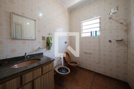 Casa à venda com 140m², 3 quartos e 2 vagasBanheiro