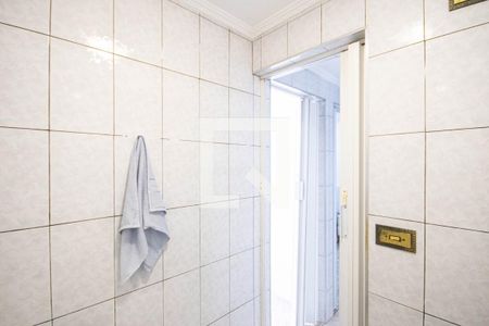 Banheiro de apartamento à venda com 2 quartos, 65m² em Vila Sabrina, São Paulo